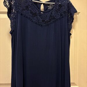 Navy Torrid Super Soft top with lace accent!